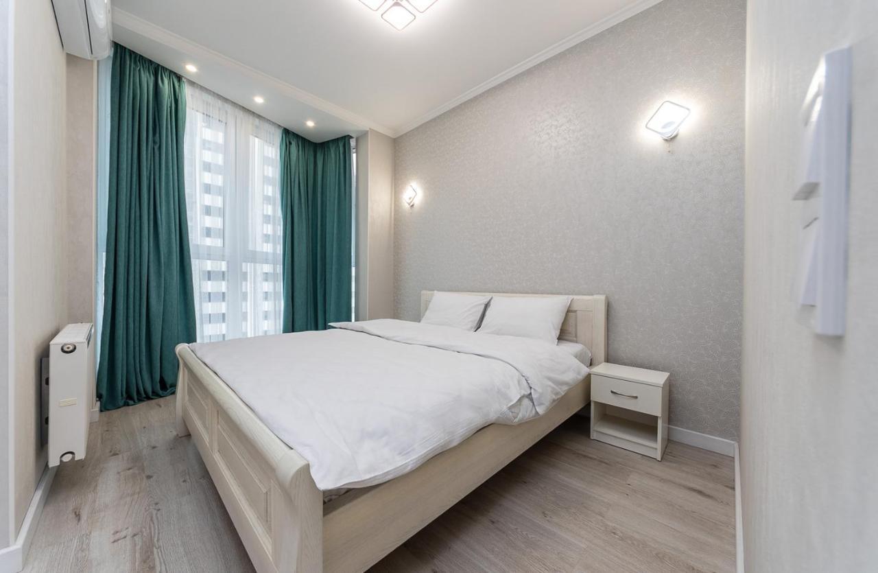 דירות קייב Flatrent Drahomanova 2A מראה חיצוני תמונה